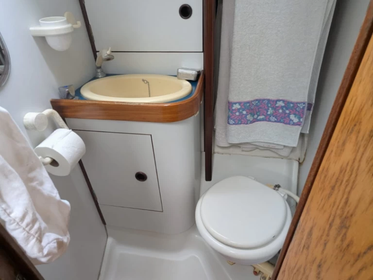 Yacht charter Port de Penerf - Bénéteau Oceanis 350 on SamBoat