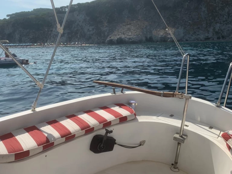 Yacht hire Portoferraio cheap Gozzo