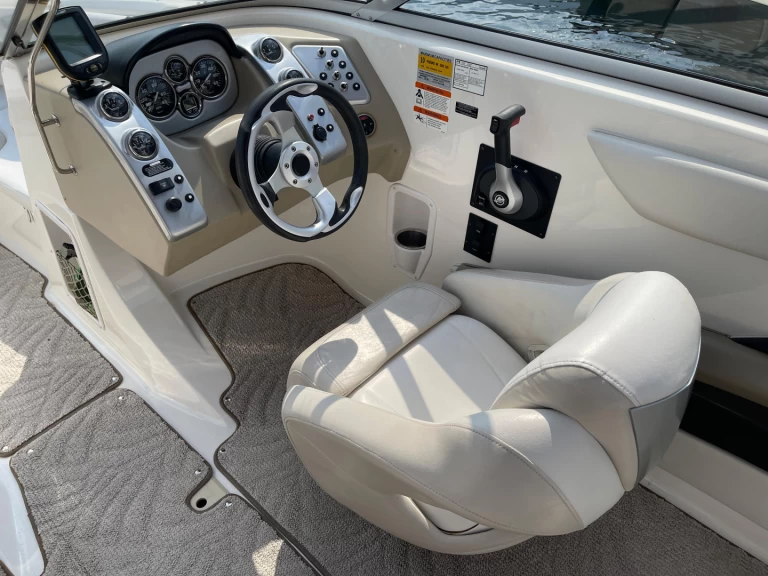 Motorboat to hire Aix-les-Bains at the best price