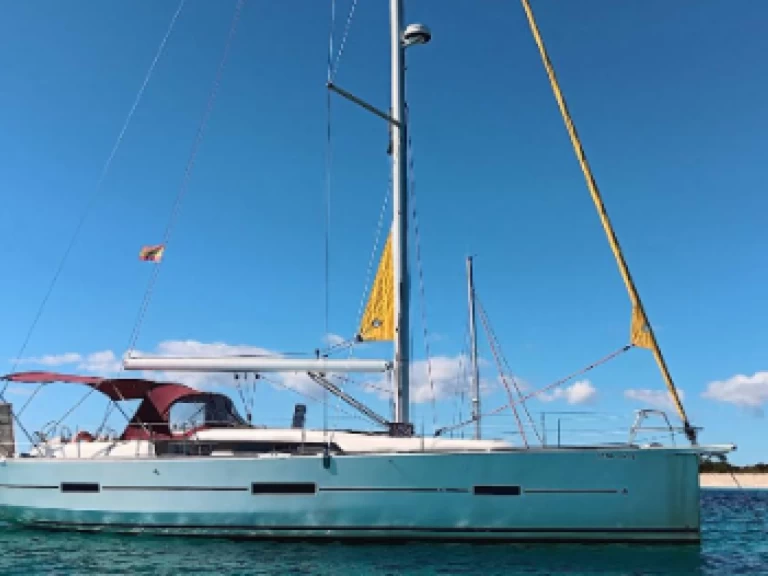 Sailboat to hire Ibiza Town at the best price