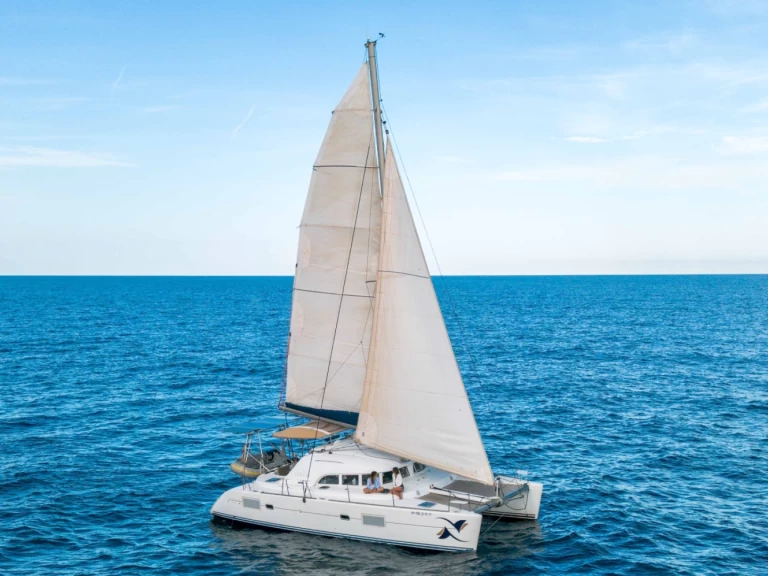 Hire a Lagoon Lagoon 380 S2 Barcelona