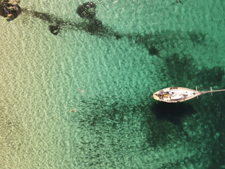 Charter a Jeanneau Sun Kiss in Ajaccio on Samboat