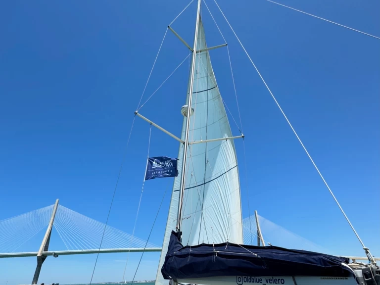 Hire Sailboat Jeanneau with a boat licence