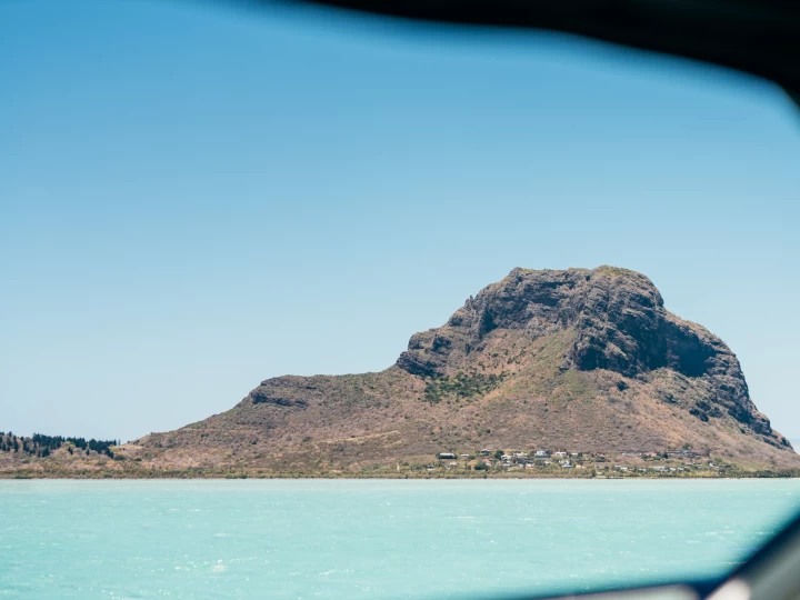 Charter a Bénéteau Gran Turismo 40 in Tamarin on Samboat