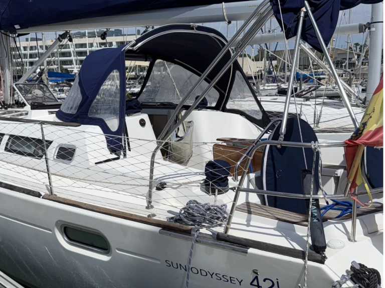 Hire a Jeanneau Sun Odyssey 42i El Puerto de Santa María