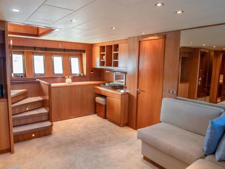 Charter a Leopard Leopard 24 in Golfe-Juan on Samboat