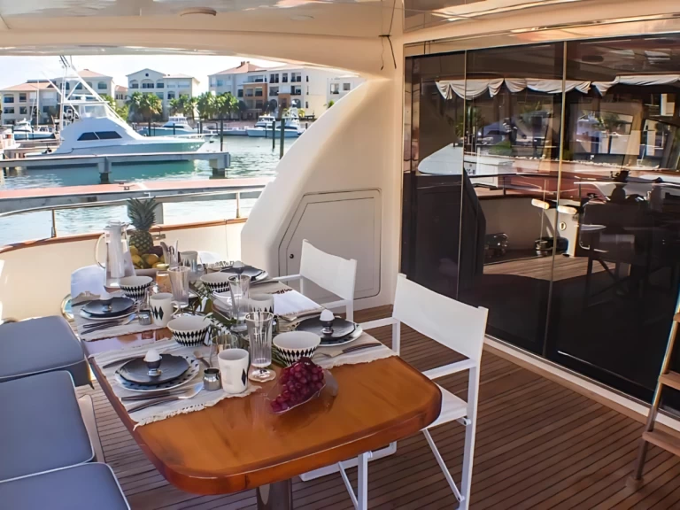 Luxury Yacht to hire La Romana at the best price