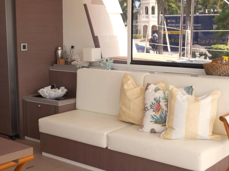 Yacht hire Nassau cheap ZURI 3