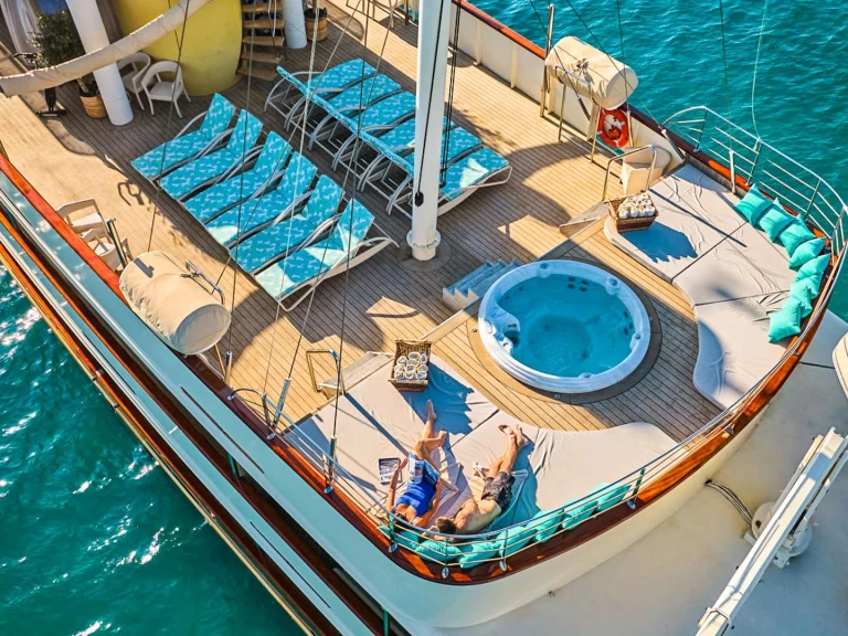 Luxury Yacht to hire Trogir at the best price