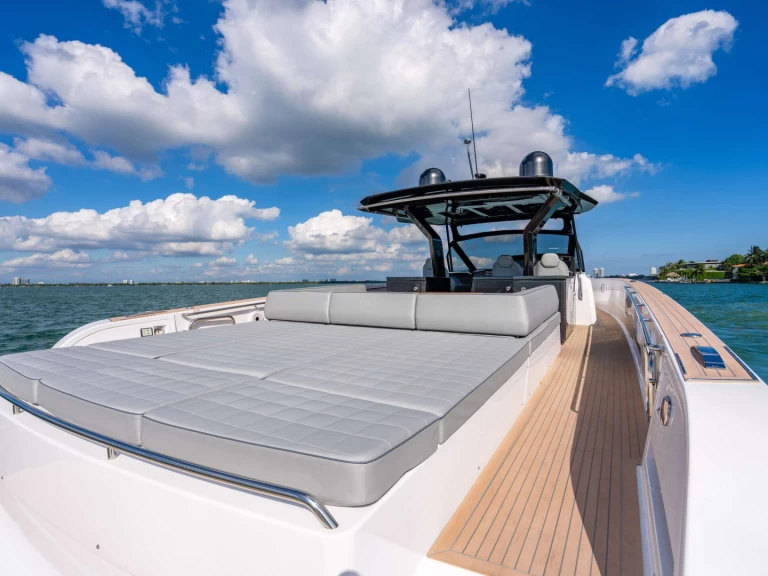 Luxury Yacht hire in Montauk - Pardo Yachts Sero