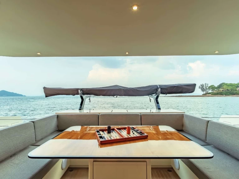 Luxury Yacht hire in Naples - McCohangy Boats JACK