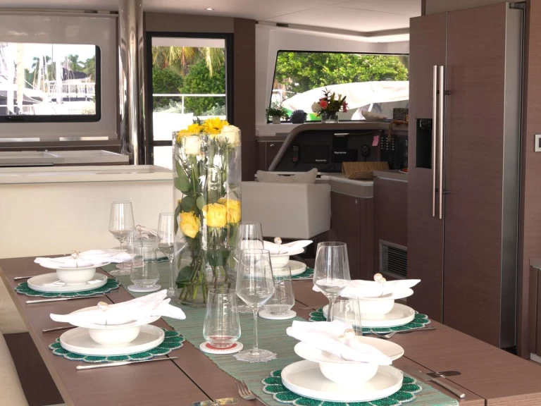 Luxury Yacht to hire Nassau at the best price