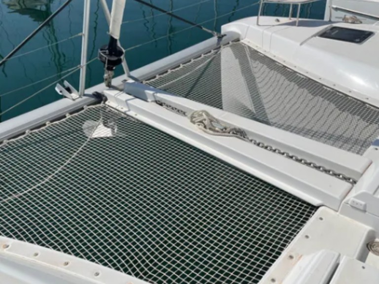 Catamaran hire in Alimos - Lagoon Lagoon 46