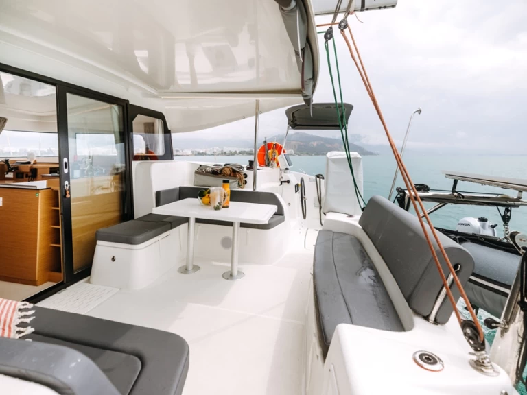 Catamaran to hire Deme of Volos at the best price