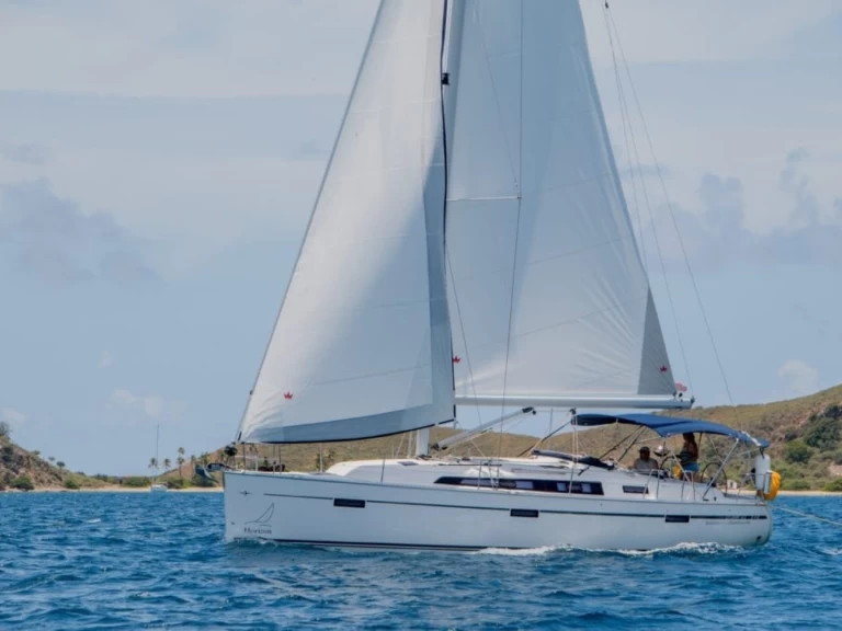 Charter a Bavaria Bavaria Cruiser 41 - 2 cab. in Parish of Saint George on Samboat