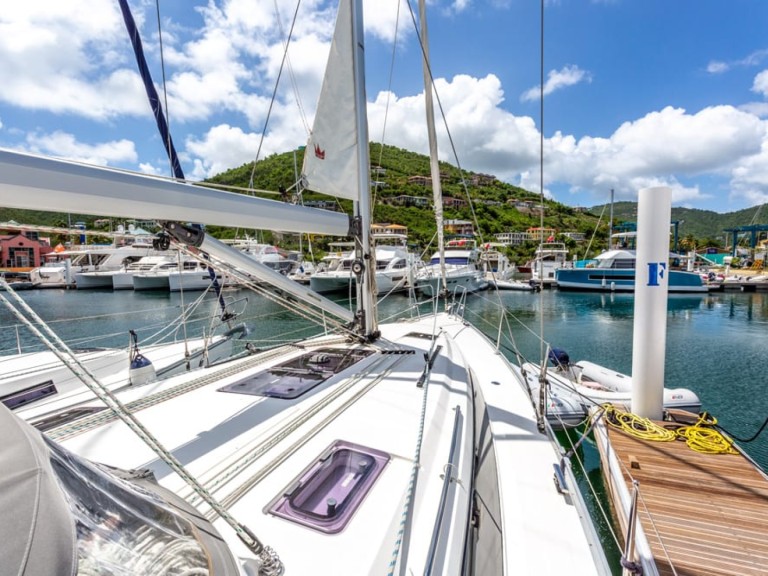 Hire Sailboat Bavaria with a boat licence