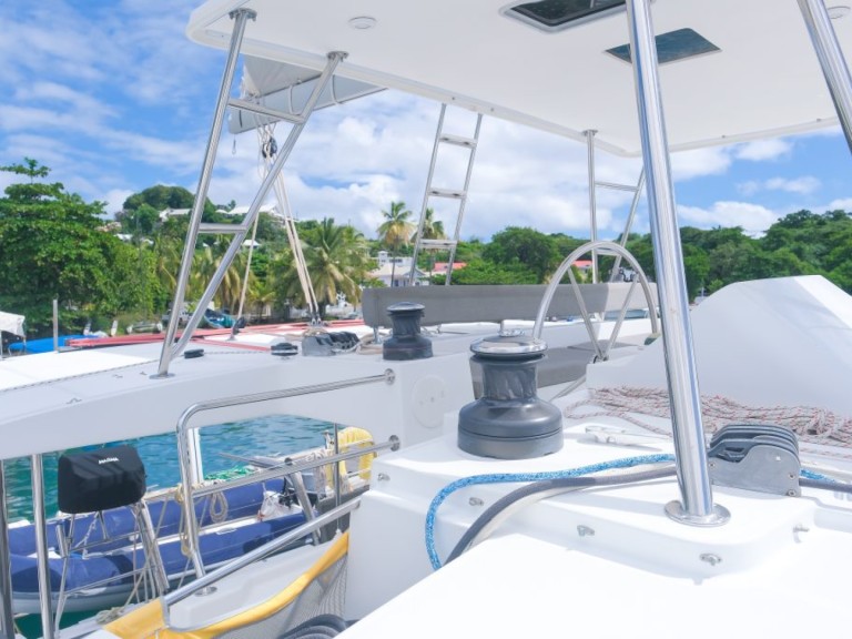 Hire Catamaran Lagoon with a boat licence