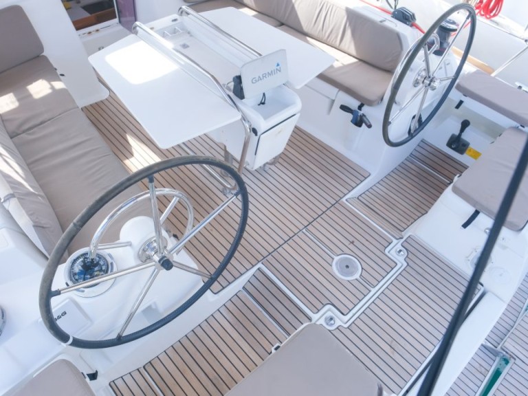 Sailboat to hire Parish of Saint George at the best price