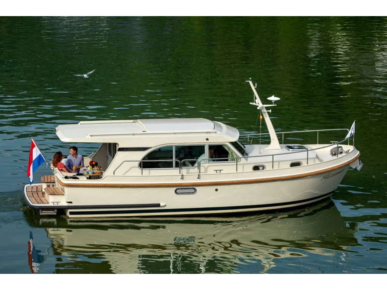 Charter a  Linssen Grand Sturdy 30.0 Sedan Intero in Mirow on Samboat