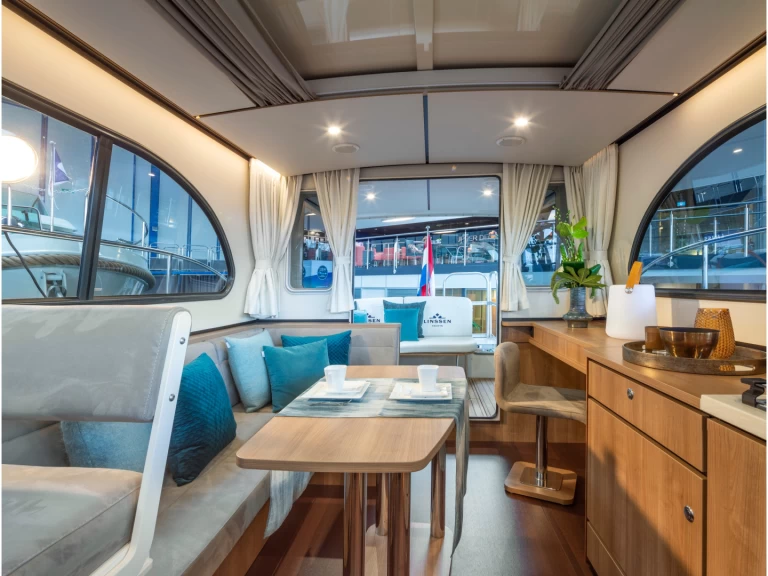 Hire Motorboat with or without skipper  Mirow