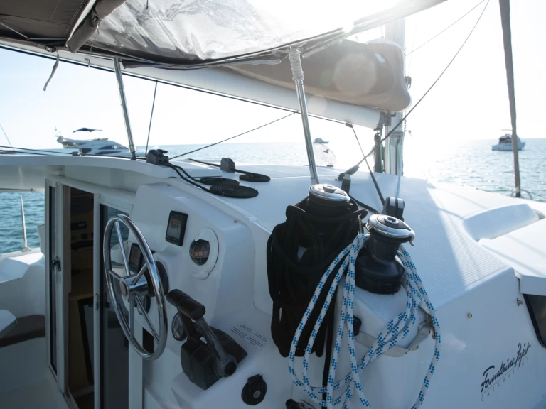 Yacht hire Baie du Tamarin cheap Mahe 36