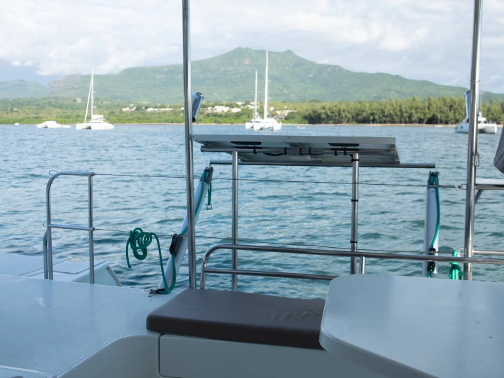 Catamaran hire in Baie du Tamarin - Fountaine Pajot Mahe 36