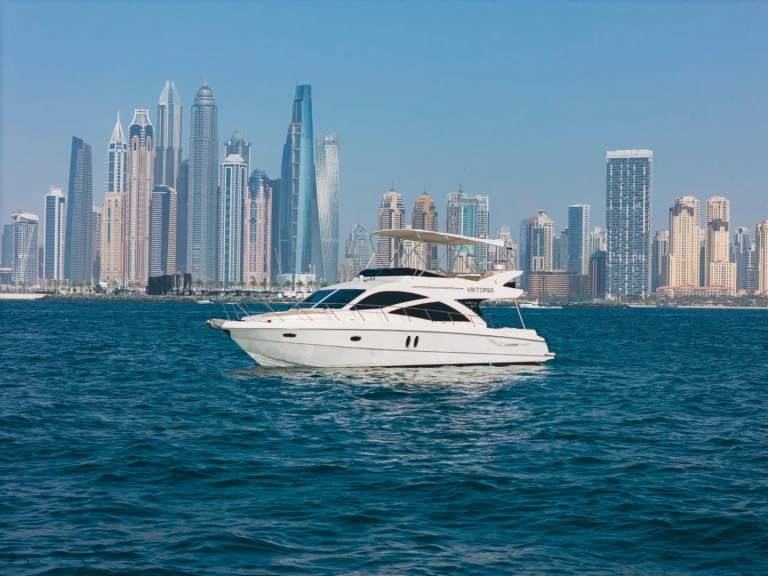 Motorboat to hire Dubai Marina at the best price