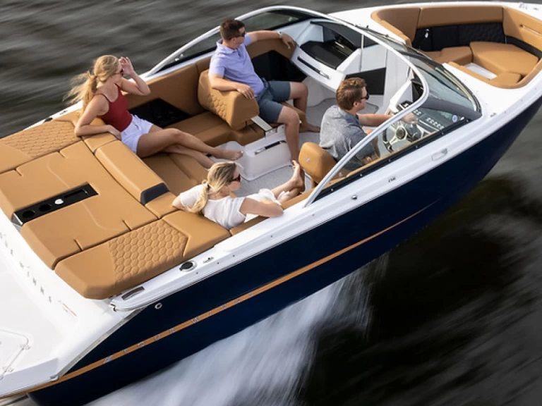 Four Winns Horizon 210 charter bareboat or skippered in  Vilanova i la Geltrú