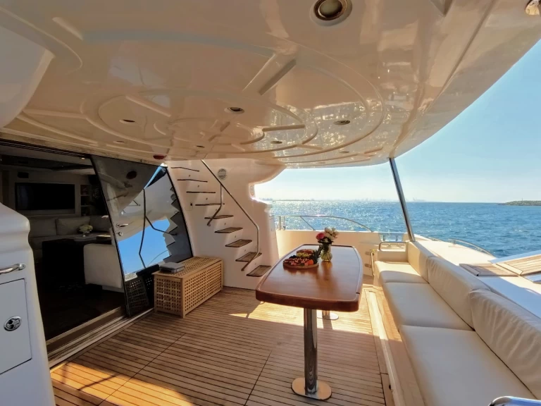 Luxury Yacht to hire Dubai Marina at the best price