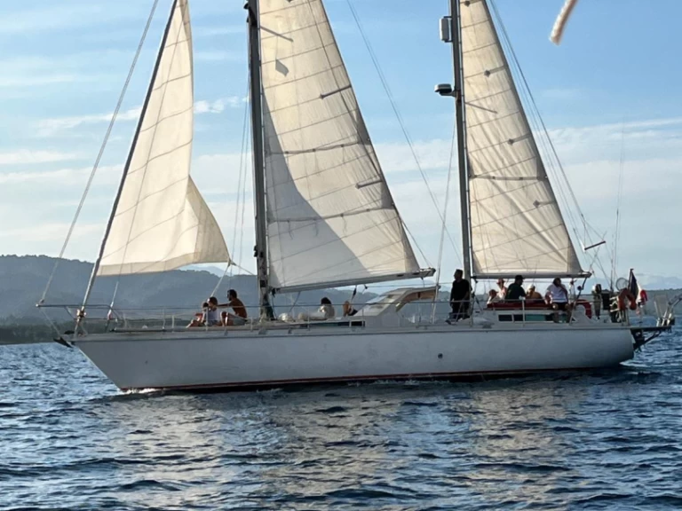 Yacht charter Santa-Maria-Poggio - Amel Maramu on SamBoat