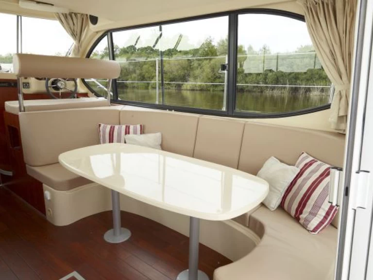 Yacht charter Shannonbridge - Estivale Octo on SamBoat