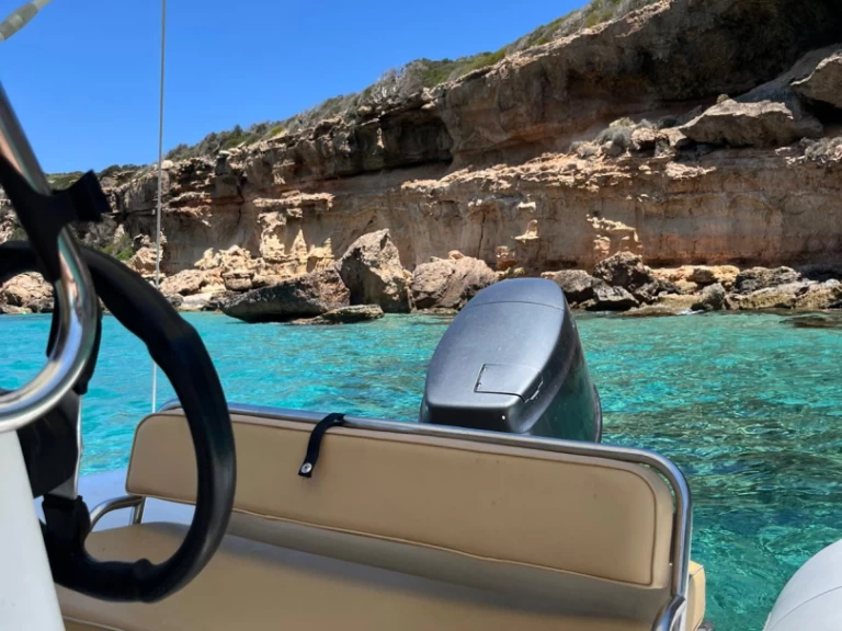 Yacht hire Ibiza Town cheap Sacs S 540 Young