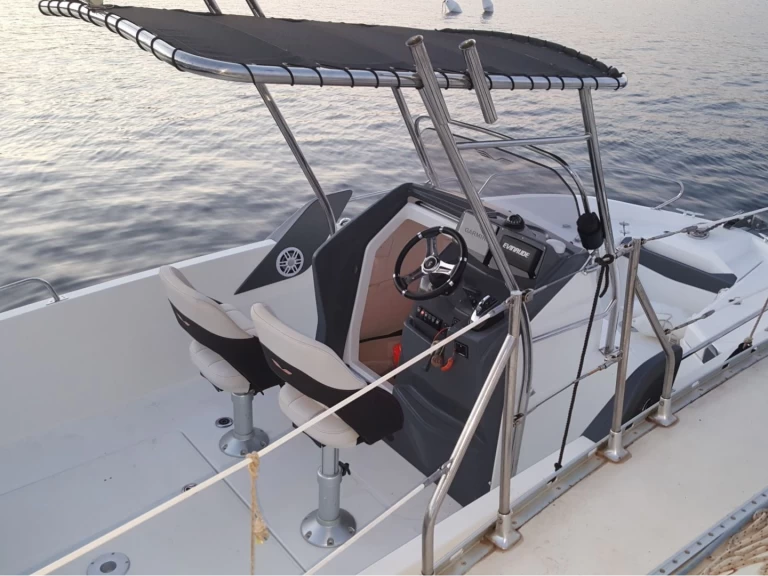 Hire a Bénéteau Flyer 6.6 SPACEdeck Porto-Vecchio