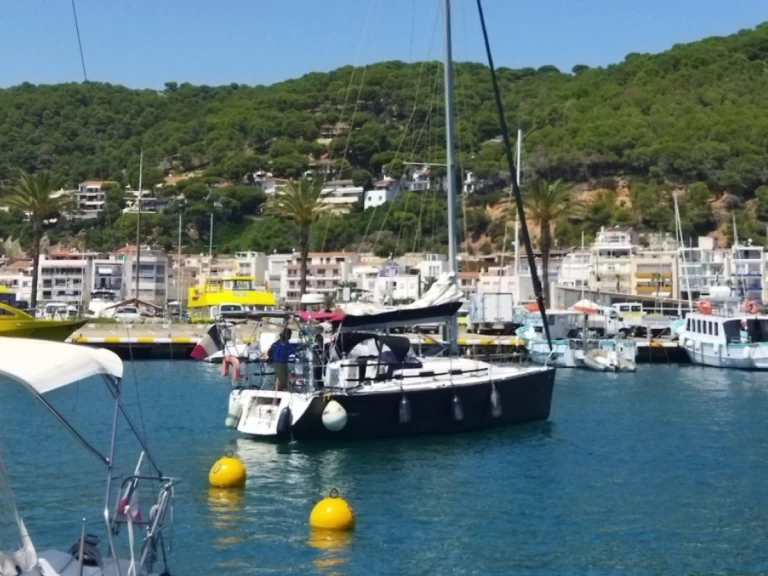 Yacht hire Canet-en-Roussillon cheap First 36.7