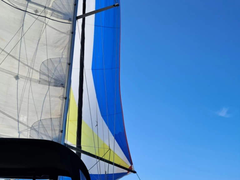Sailboat to hire Canet-en-Roussillon at the best price