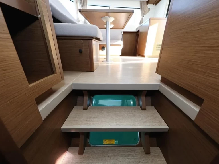 Hire Catamaran Lagoon with a boat licence