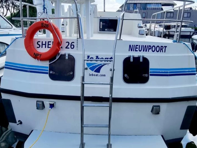 Hire Motorboat Le Boat with a boat licence