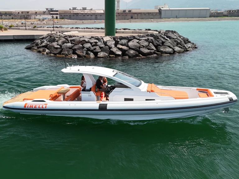 Yacht hire Torre Annunziata cheap Pirelli 42 EFB