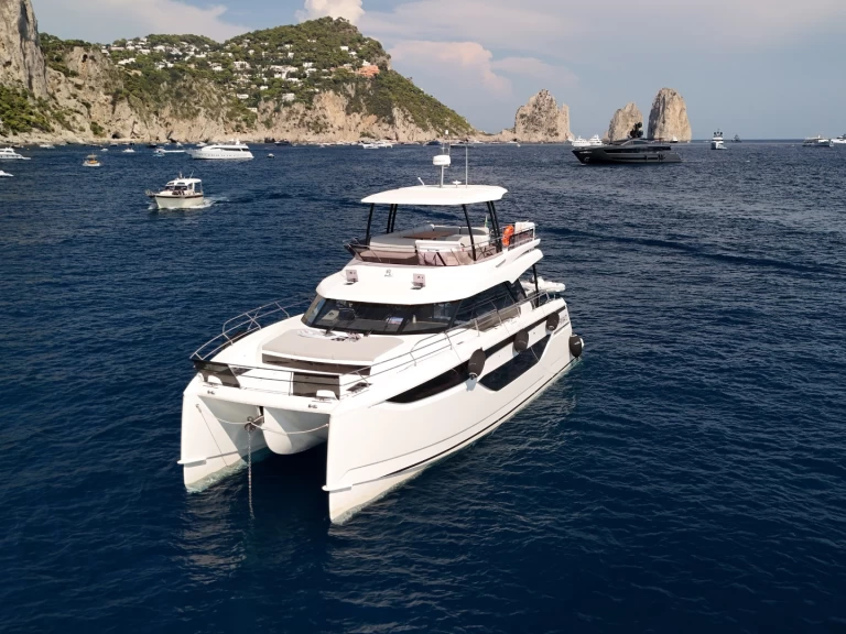 Hire Motorboat Prestige with a boat licence