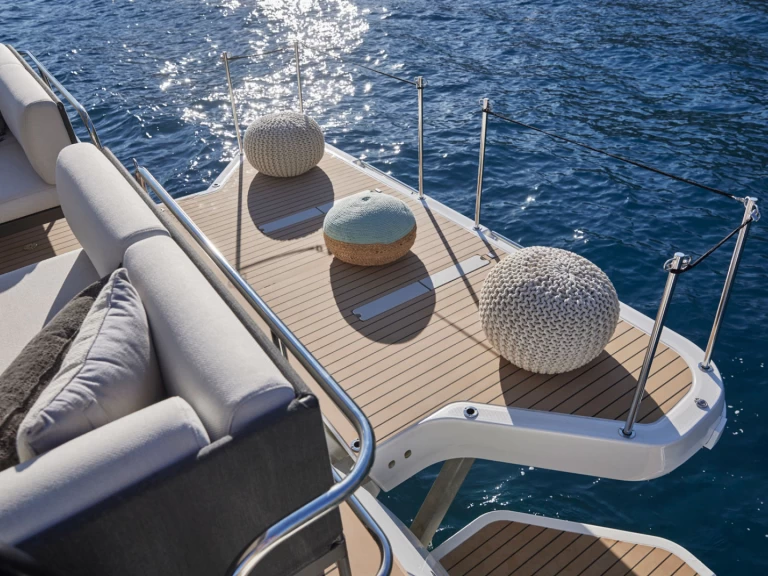 Motorboat to hire Torre Annunziata at the best price