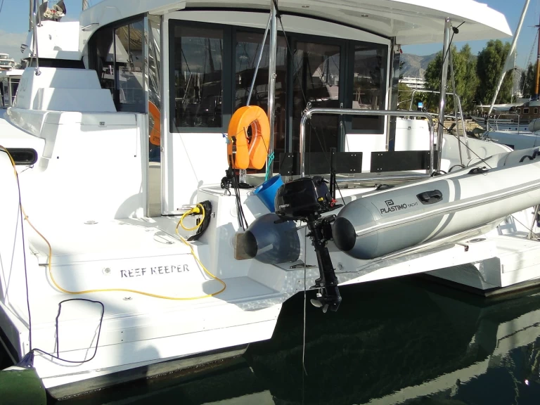 Catamaran to hire Alimos at the best price