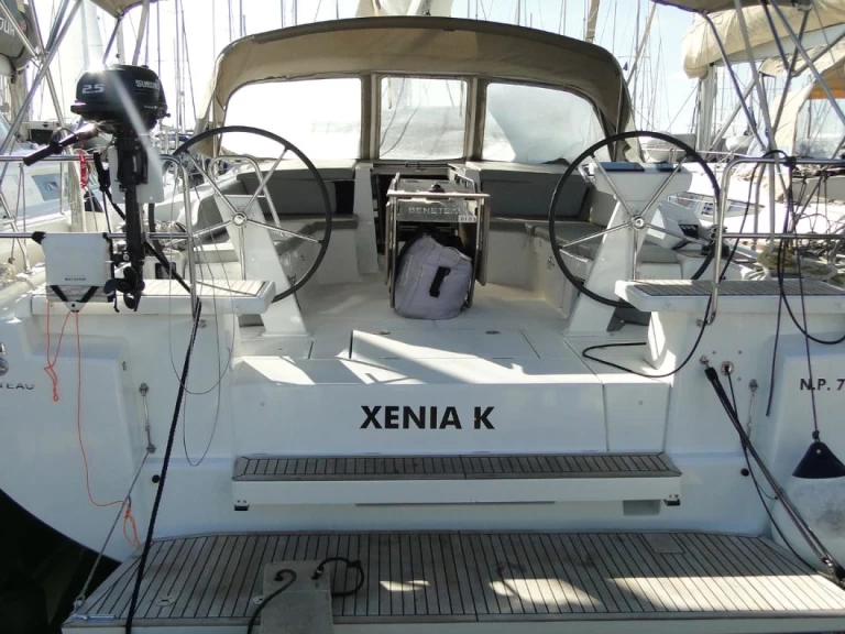 Charter a Bénéteau Oceanis 46.1 in Alimos on Samboat