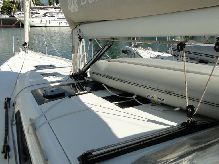 Charter a Dufour Dufour 430 Grand Large in Alimos on Samboat