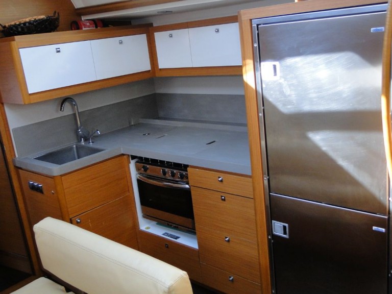 Yacht hire Alimos cheap Dufour 470
