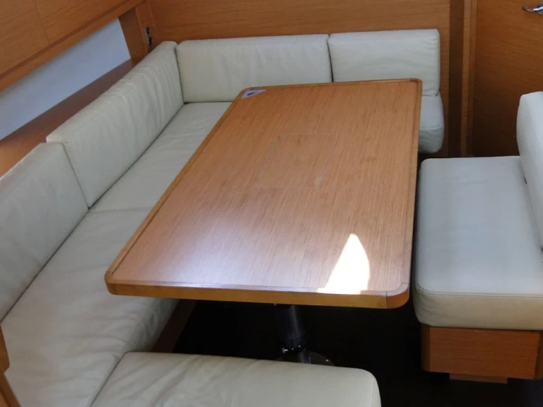 Sailboat hire in Alimos - Dufour Dufour 470