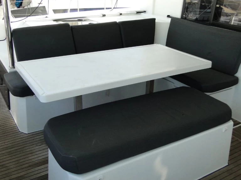 Hire Catamaran Fountaine Pajot with a boat licence