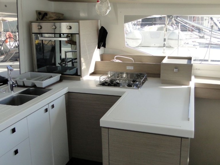 Catamaran to hire Alimos at the best price