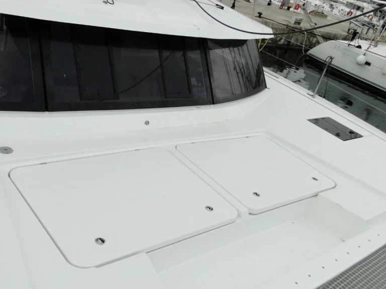 Catamaran hire in Alimos - Fountaine Pajot Astrea 42