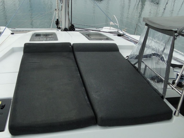 Catamaran hire in Alimos - Fountaine Pajot Elba 45