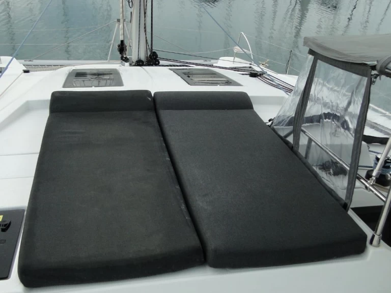 Catamaran hire in Alimos - Fountaine Pajot Elba 45